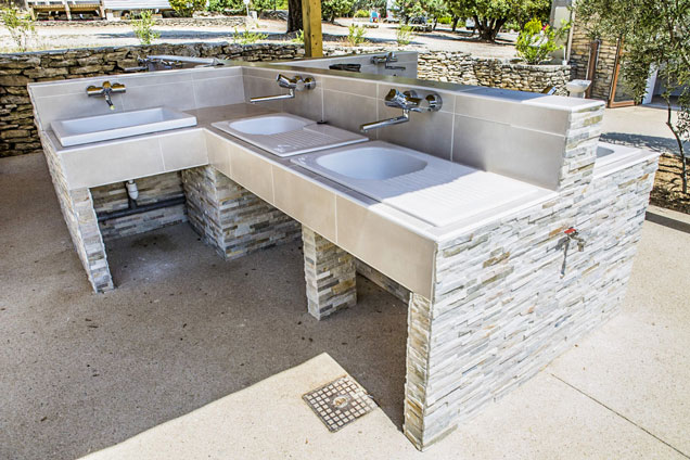 camping luberon emplacement et sanitaires