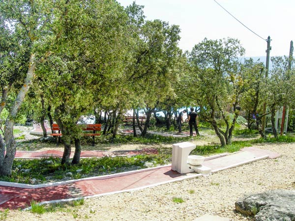 mini golf camping luberon