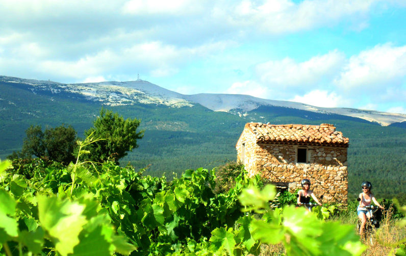 vélo au pied du mont ventoux